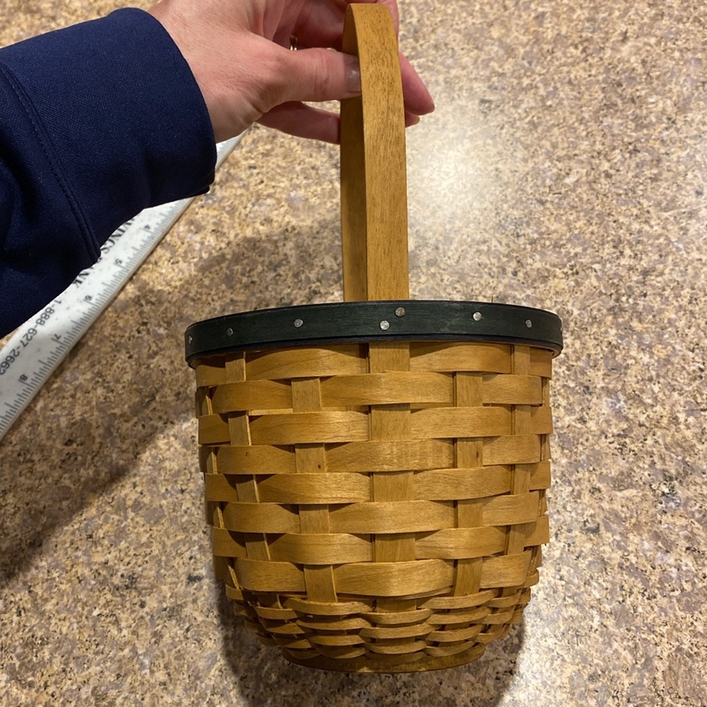 Longaberger Collectors Club Handmade Maple Basket 2004 Stationary Handle - Picture 5 of 17